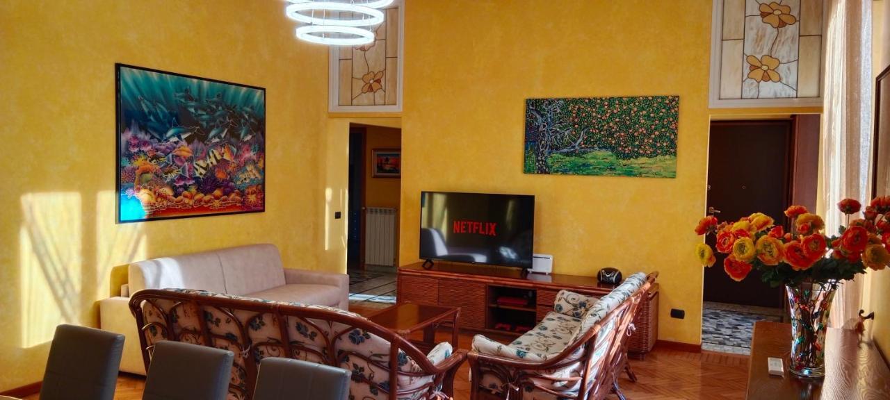 Luxe Apartment Near Milano, Rho Fiera E Mxp ブスト・アルシーツィオ エクステリア 写真