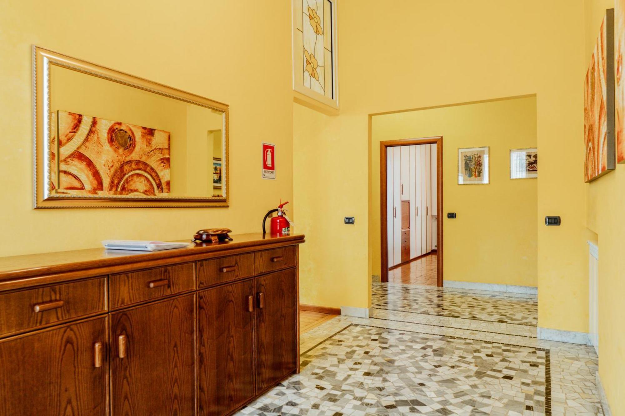 Luxe Apartment Near Milano, Rho Fiera E Mxp ブスト・アルシーツィオ エクステリア 写真